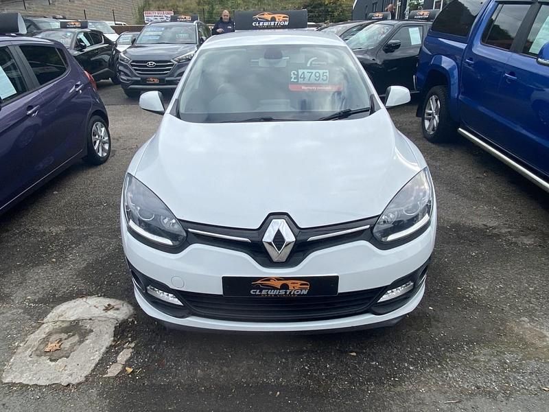 White Used 2015 Renault Mégane III Dynamique Hatchback | £4,795 (Fair price) - Image 1/4