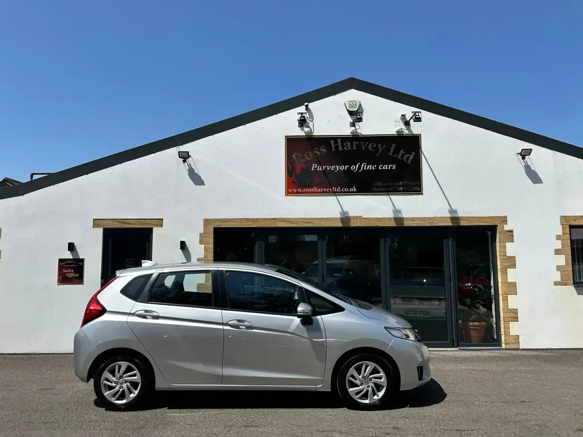 Used Honda Jazz SE 102 HP (75 kW) 2016 Silver Hatchback