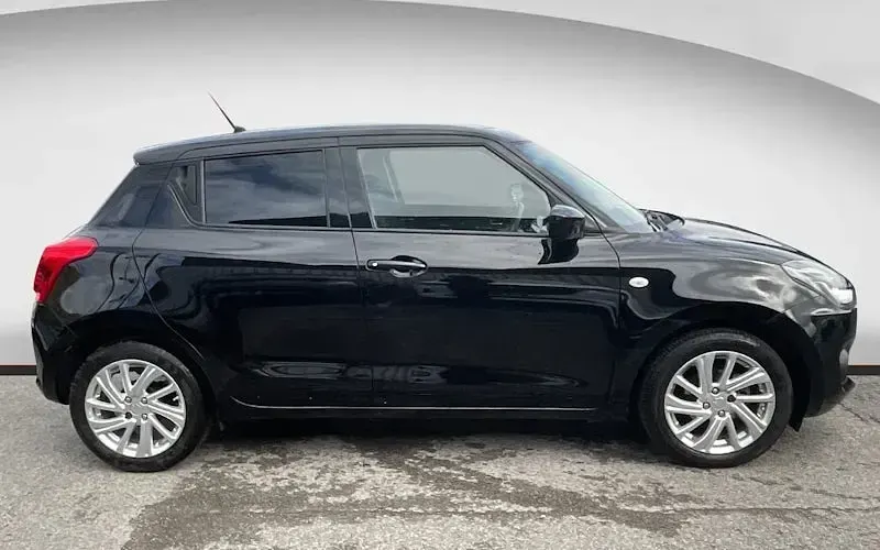 Używany Suzuki Swift SZ-T 83 KM (61 kW) 2023 Czarny Hatchback