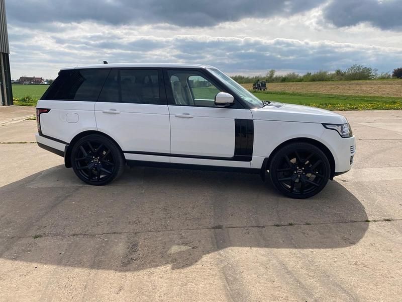 Used Land Rover Range Rover Vogue 306 HP (225 kW) 2015 White SUV