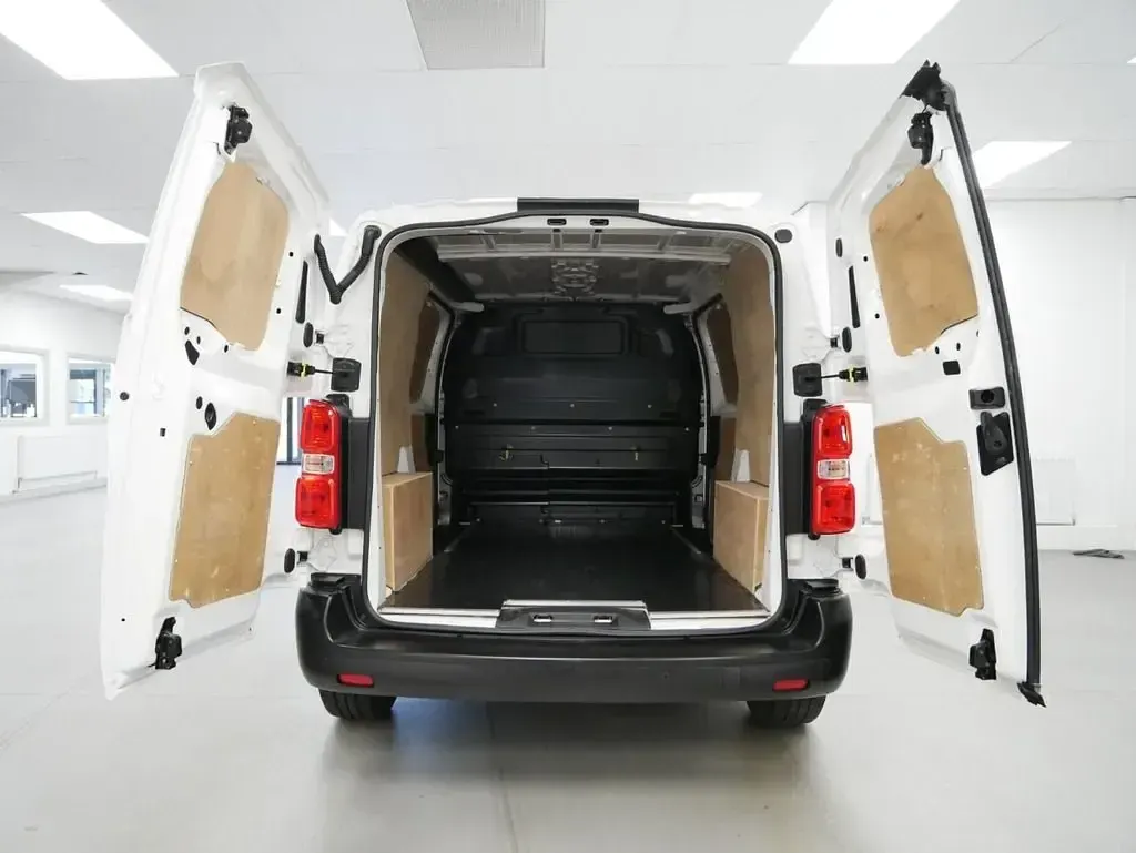 Begagnad Citroën Dispatch 100 HK (73 kW) 2022 Vit Minibuss