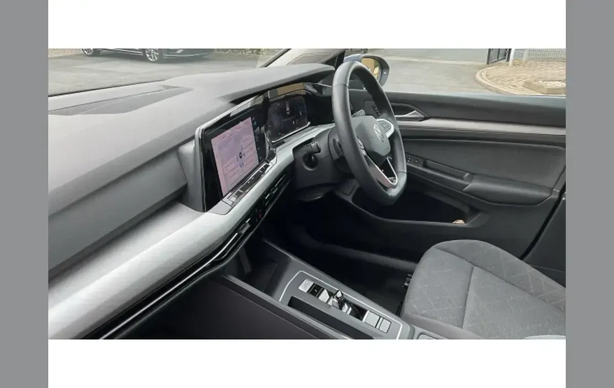 Used VW Golf VIII Life 110 HP (80 kW) 2023 Blue Estate