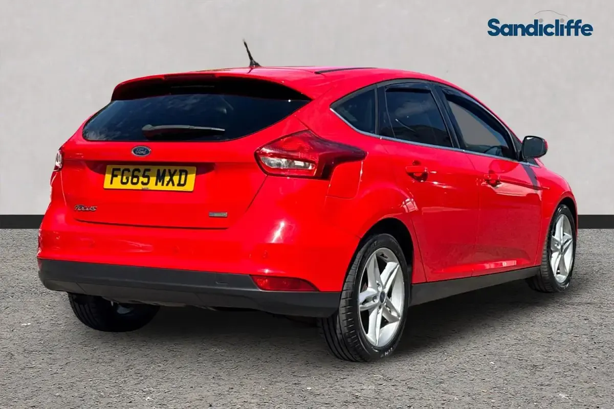 Used Ford Focus Titanium 125 HP (91 kW) 2017 Red Hatchback