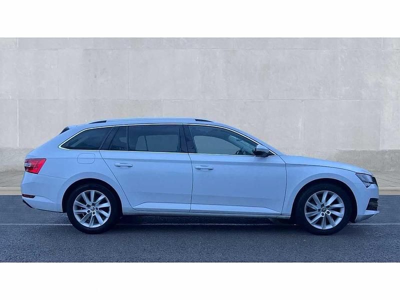 Used Skoda Superb SE Technology 150 HP (110 kW) 2022 White Estate
