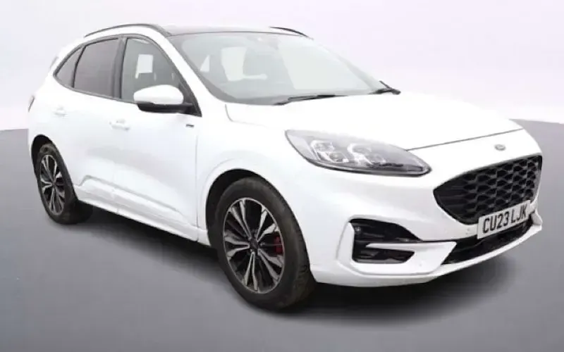 Käytetty Ford Kuga ST-Line X 225 HP (165 kW) 2023 Katumaasturi