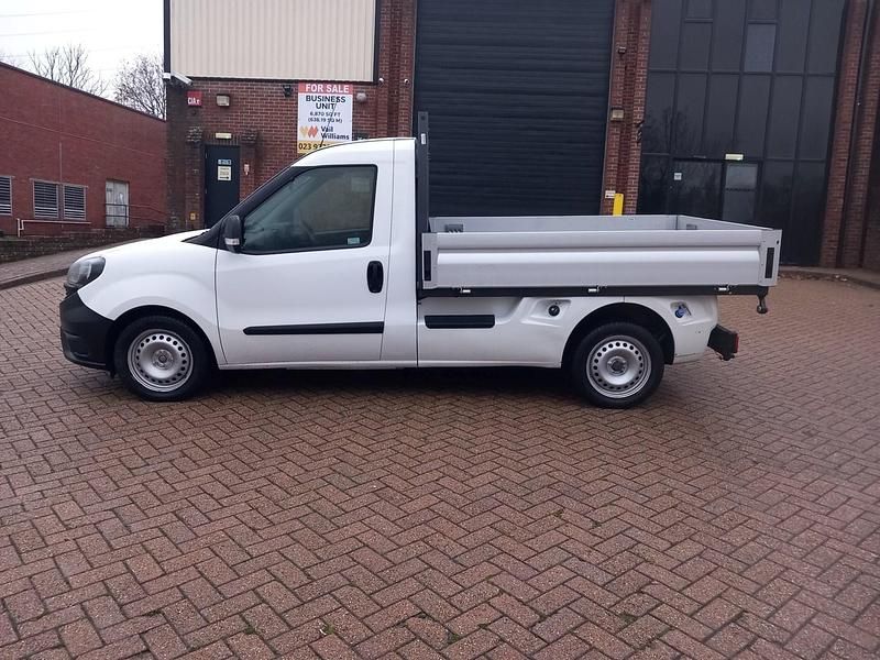 Used Fiat Doblò S 105 HP (77 kW) 2021 White MPV