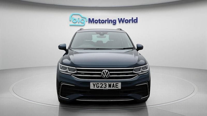 Used VW Tiguan R-line 245 HP (180 kW) 2023 Blue SUV