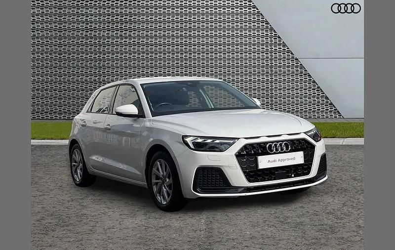 Used Audi A1 Sport 94 HP (69 kW) 2022 White SUV