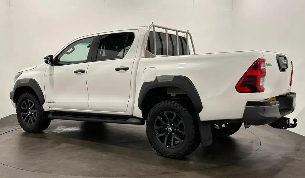 Used Toyota HiLux 204 HP (150 kW) 2024 White Pickup