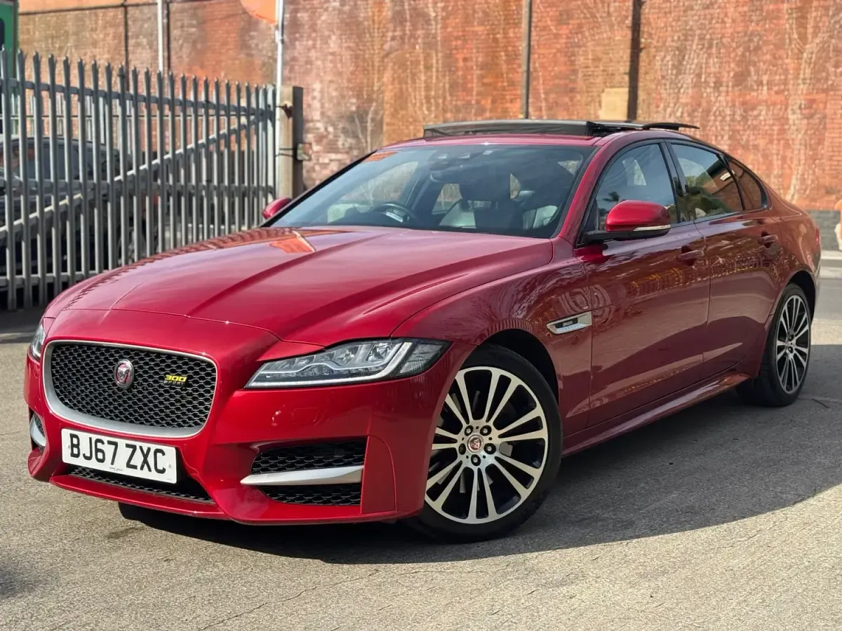 Begagnad Jaguar XF R-Sport 300 HK (220 kW) 2017 Röd Sedan