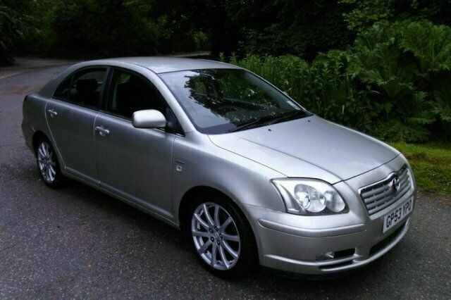 Used 2003 Toyota Avensis Hatchback | £1,495 (Fair price) - Image 1/4