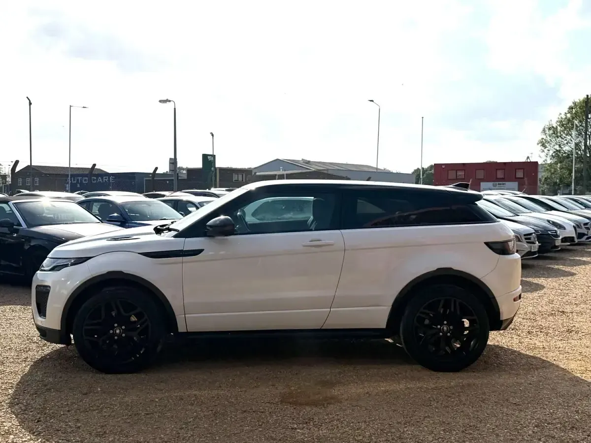 Used Land Rover Range Rover evoque HSE Dynamic 2017 White Coupe