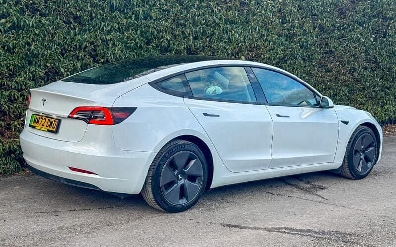 Begagnad Tesla Model 3 RWD 180 kW (245 HK) 2023 Sedan