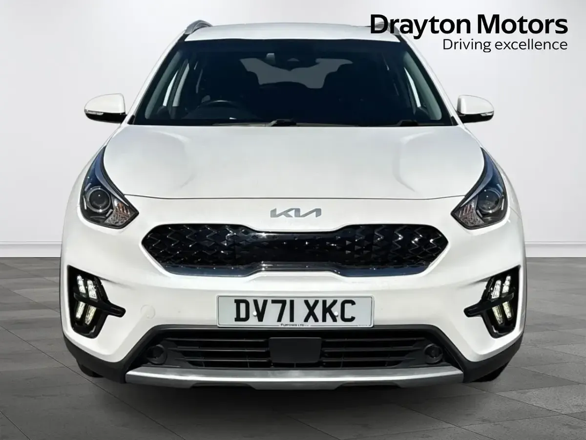 Begagnad Kia Niro 139 HK (102 kW) 2022 Vit SUV