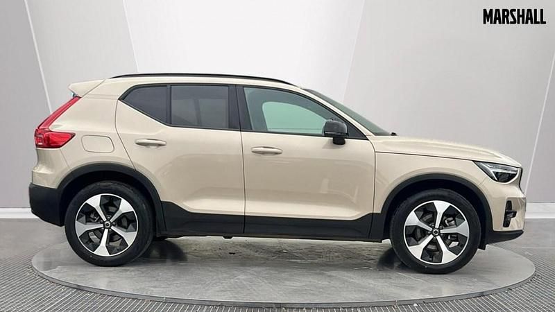 Used Volvo XC40 Plus 197 HP (144 kW) 2025 Gold SUV