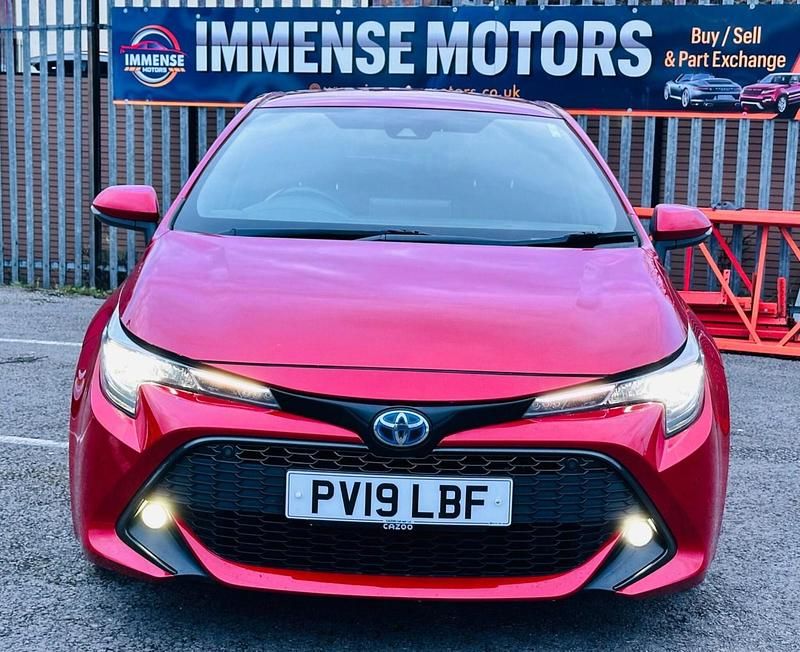 Used Toyota Corolla Design 122 HP (89 kW) 2019 Red Hatchback