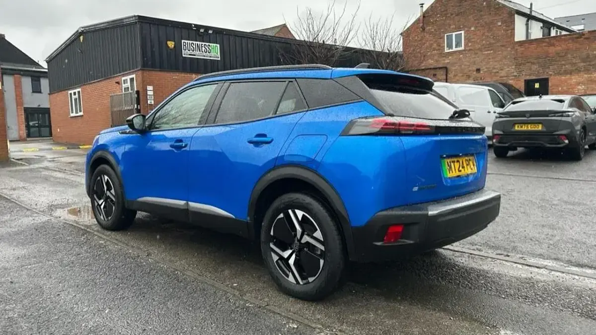 Used Peugeot e-2008 Allure 98 kW (134 HP) 2024 Blue SUV
