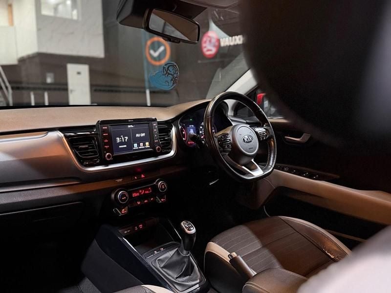 Used Kia Stonic 113 HP (83 kW) 2019 Red SUV