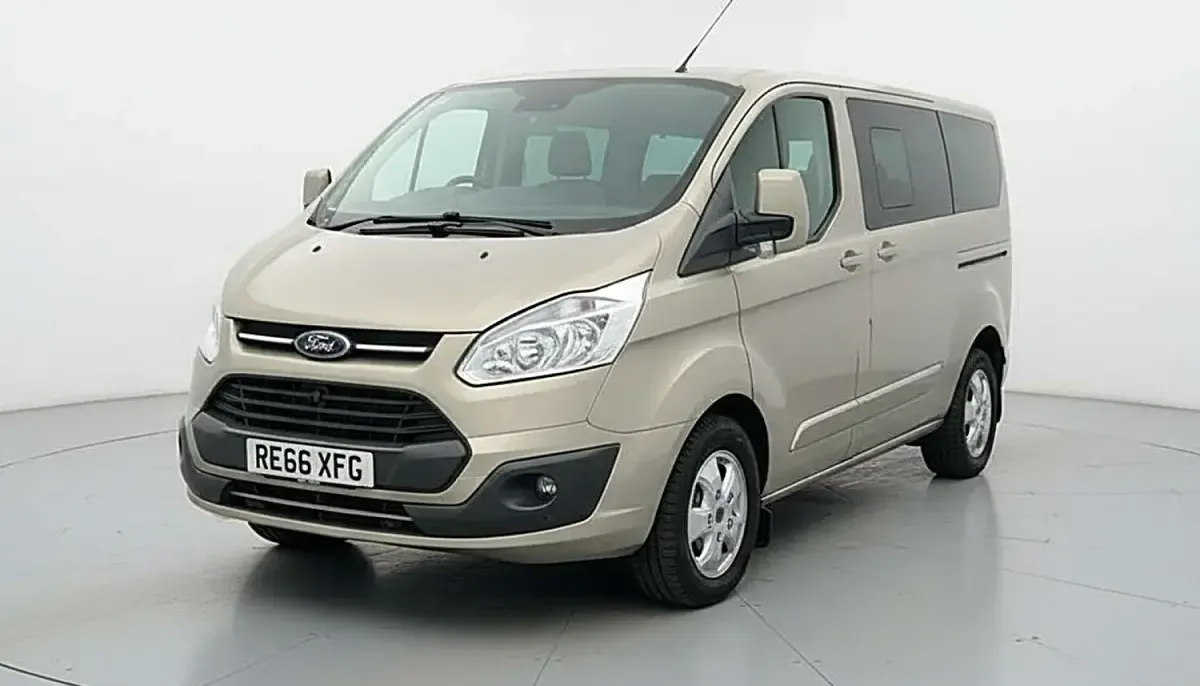 Used Ford Tourneo Custom Titanium 130 HP (95 kW) 2016 Silver Van