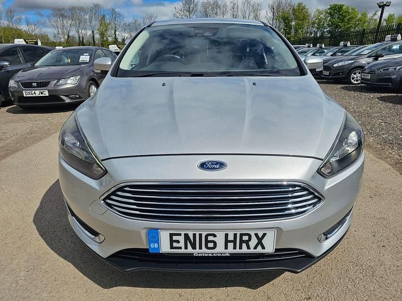 Used Ford Focus Titanium 125 HP (91 kW) 2016 Silver Hatchback