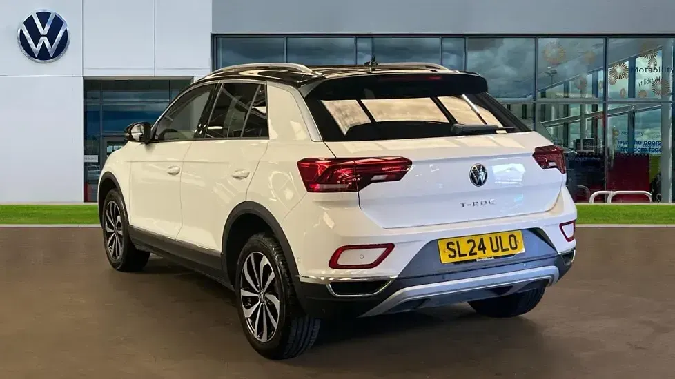 Used VW T-Roc Style 150 HP (110 kW) 2024 Pure white / black SUV