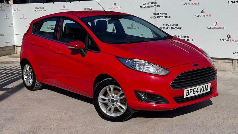 Used Ford Fiesta Zetec 82 HP (60 kW) 2015 Red Hatchback