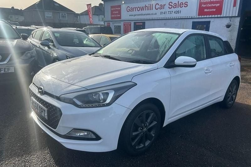 Used Hyundai i20 SE 84 HP (61 kW) 2015 White Hatchback
