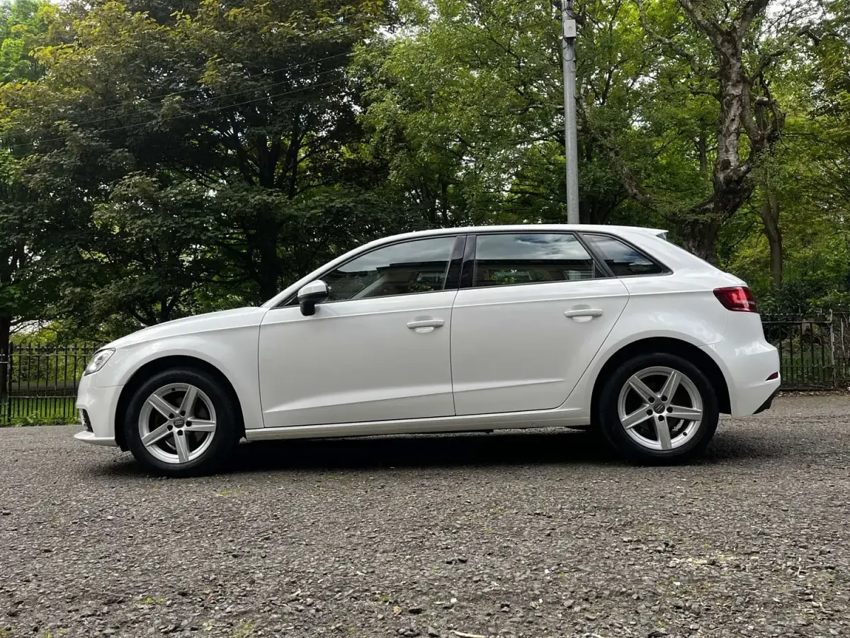 Usado Audi A3 Advanced 150 HP (110 kW) 2018 Branco Sedan