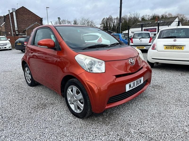 Used Toyota iQ 68 HP (50 kW) 2011 Red Hatchback