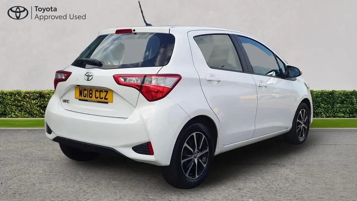 Used Toyota Yaris 111 HP (81 kW) 2018 Pure white Hatchback
