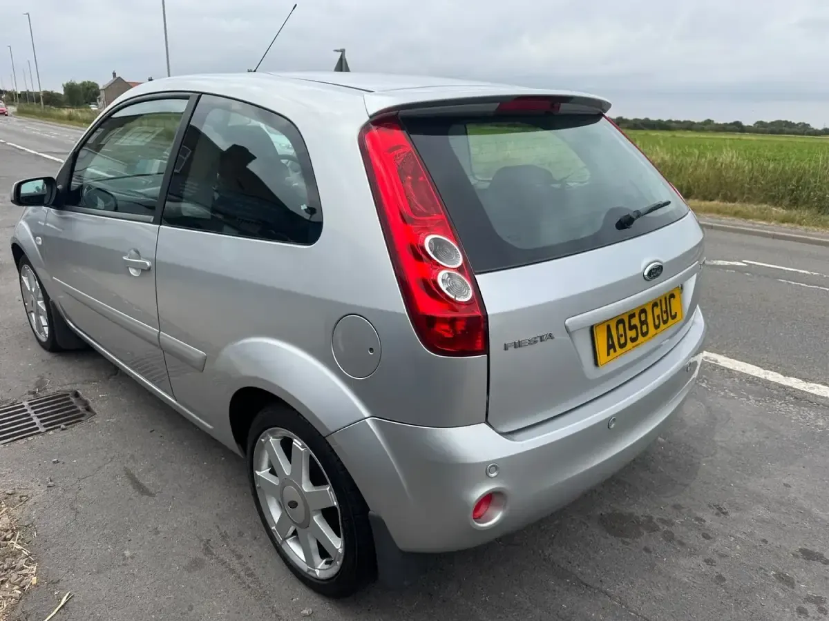 Used Ford Fiesta Zetec 2008 Silver Hatchback