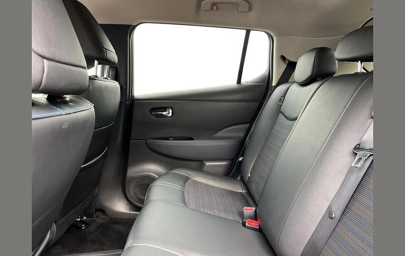 Used Nissan Leaf N-Connecta 108 kW (147 HP) 2023 Red Hatchback