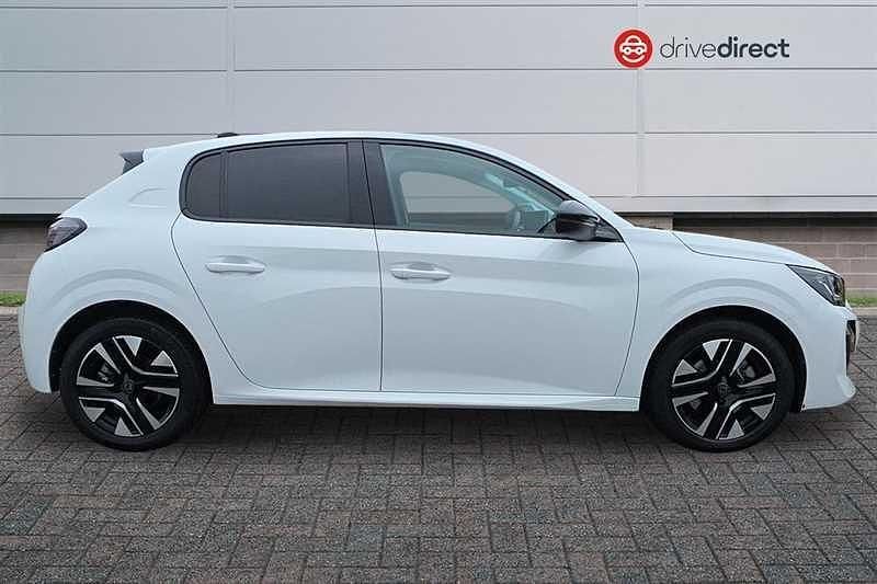 Used Peugeot 208 Allure 100 HP (73 kW) 2024 White Hatchback
