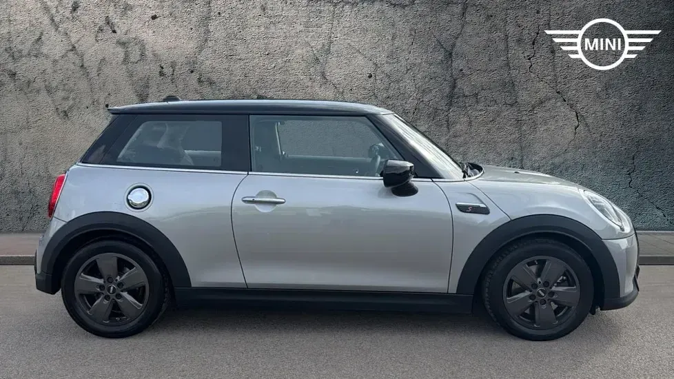 Usado Mini Cooper S Classic 176 CV (129 kW) 2023 Plateado Utilitario