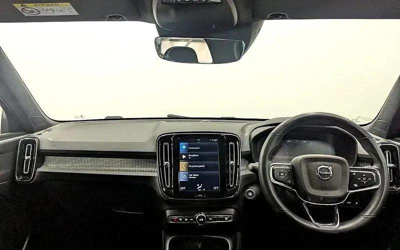 Used Volvo XC40 R-Design 211 HP (155 kW) 2021 SUV