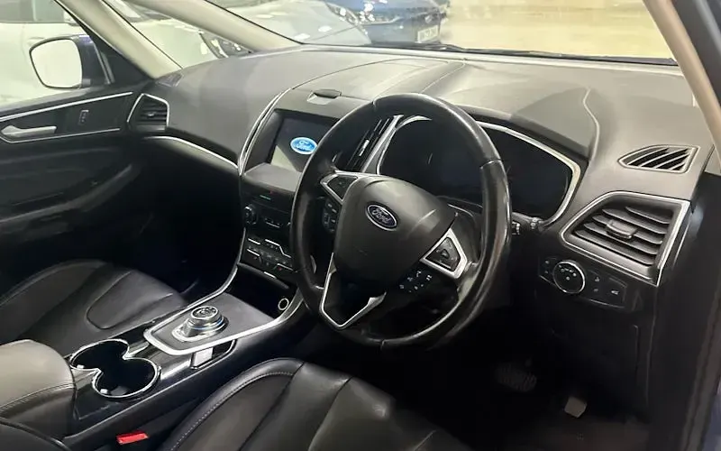 Used Ford S-MAX Titanium 190 HP (139 kW) 2023 Blue MPV
