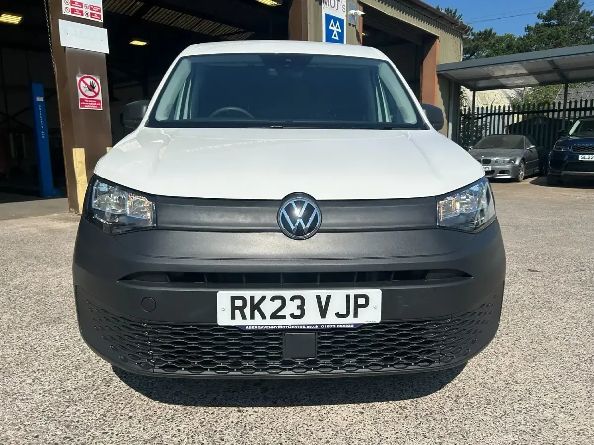 Used VW Caddy Maxi 102 HP (75 kW) 2023 White MPV