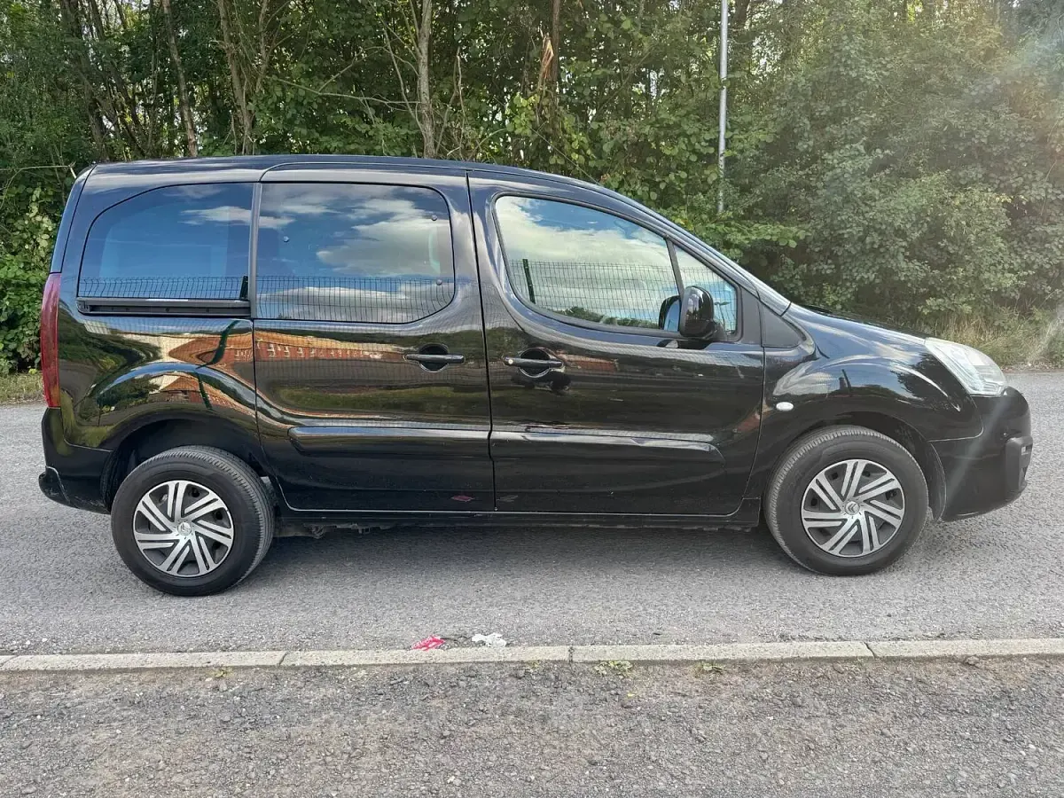 Used Citroën Berlingo Feel 99 HP (72 kW) 2017 Black MPV