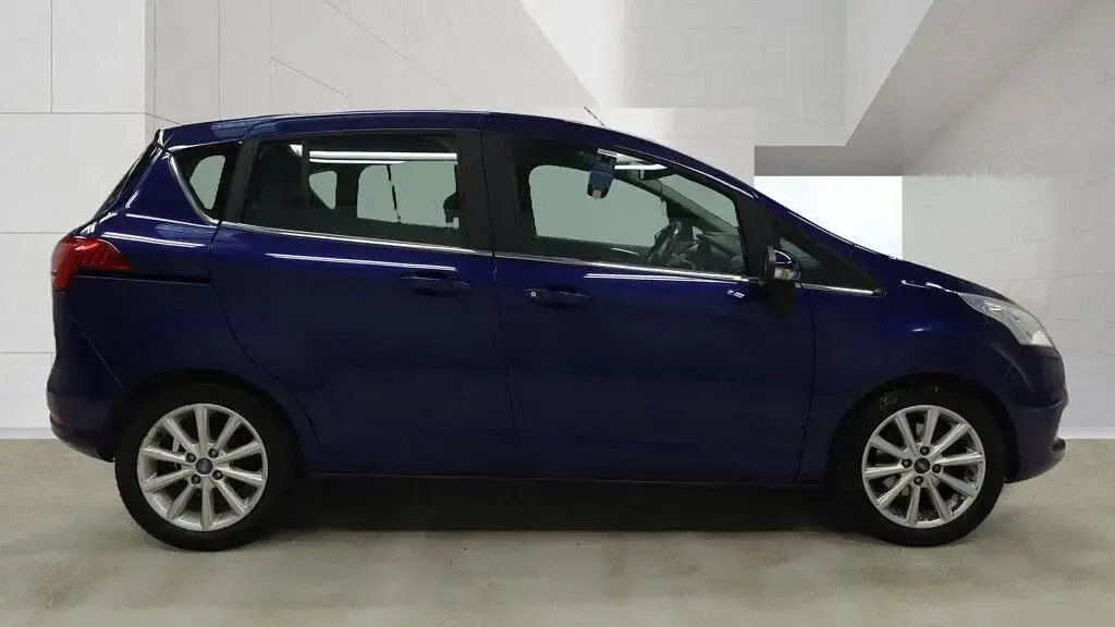 Used Ford B-MAX Titanium 2015 Blue MPV