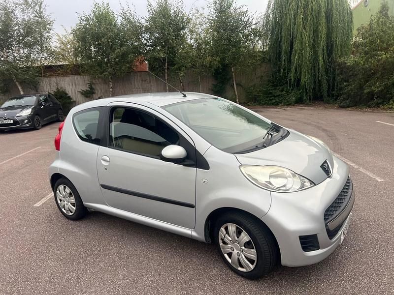 Used Peugeot 107 68 HP (50 kW) 2010 Silver Hatchback