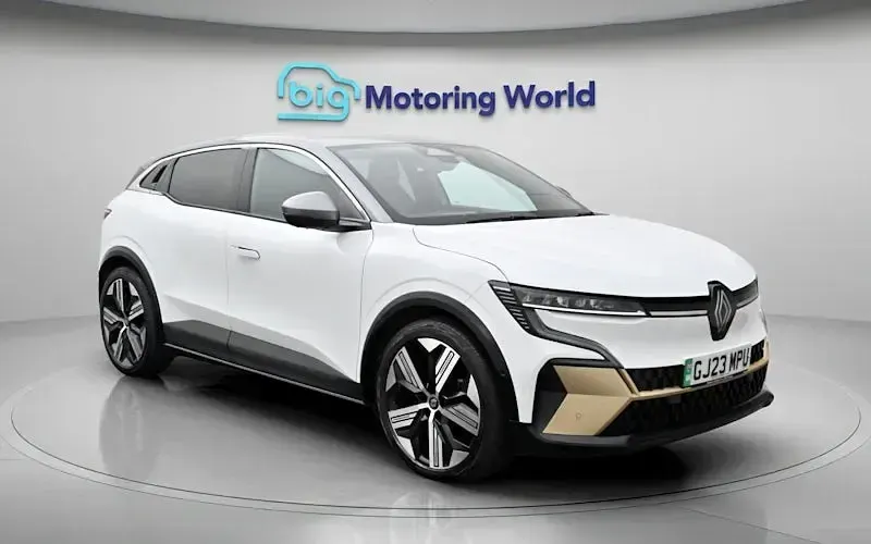 Used Renault Megane E-Tech Iconic 160 kW (218 HP) 2023 White/grey Hatchback
