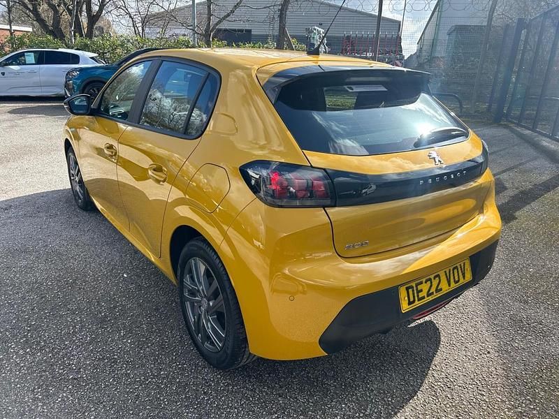 Used Peugeot 208 Active Premium 74 HP (54 kW) 2022 Yellow Hatchback