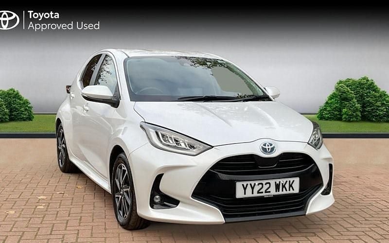 Used 2025 Toyota Yaris Hybrid Design Hatchback | £16,268 (Super price) - Image 1/2