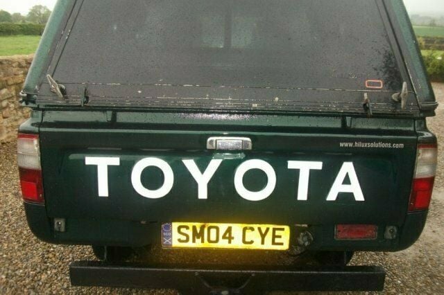 Used Toyota HiLux 102 HP (75 kW) 2004 Pickup