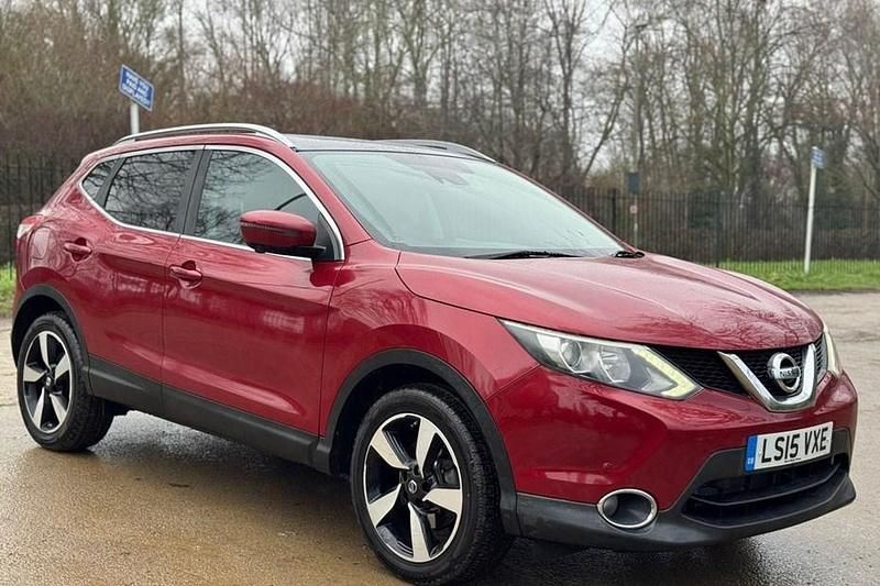 Used Nissan Qashqai N-TEC 115 HP (84 kW) 2015 Red SUV