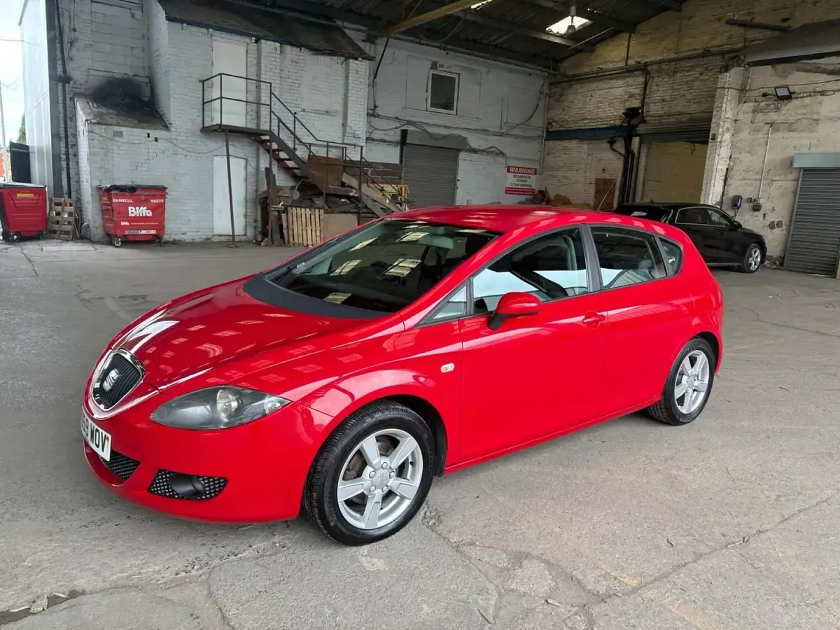 Used Seat Leon 102 HP (75 kW) 2009 Red Hatchback