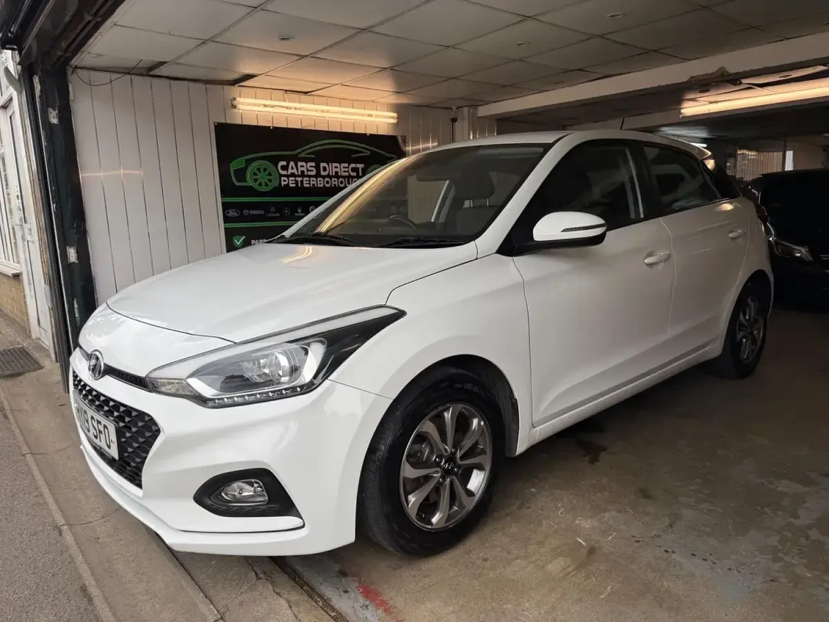 Used Hyundai i20 SE 100 HP (73 kW) 2019 White Hatchback
