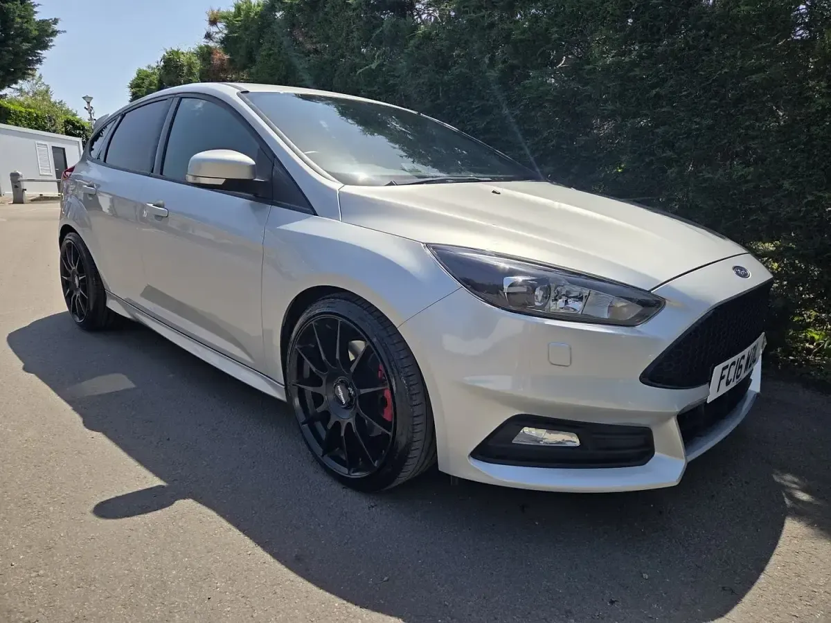 Used Ford Focus ST 250 HP (183 kW) 2016 Silver Hatchback