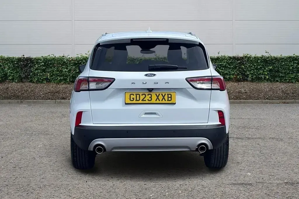 Używany Ford Kuga Titanium 150 KM (110 kW) 2023 Biały SUV