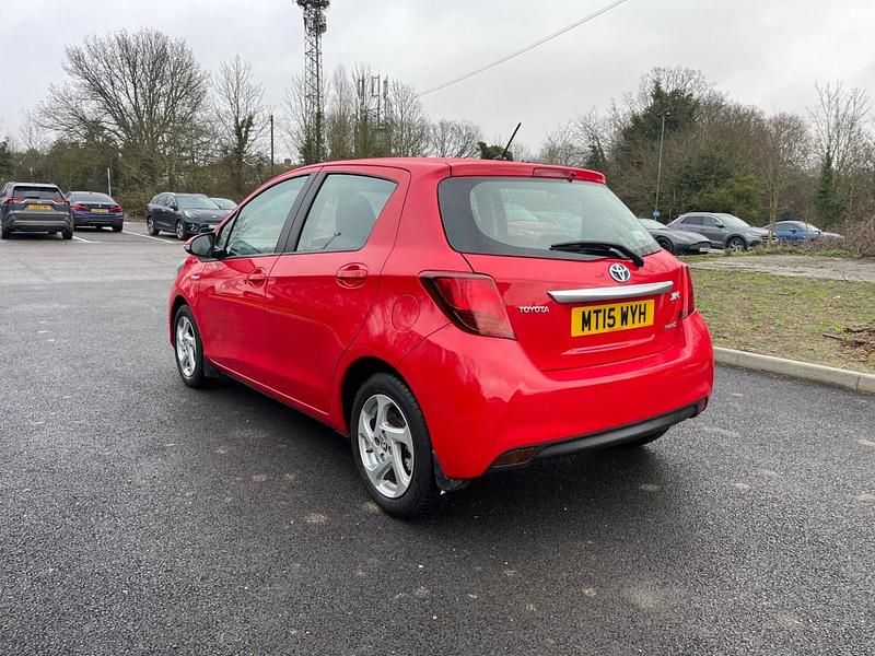 Used Toyota Yaris Hybrid 2015 Red Hatchback